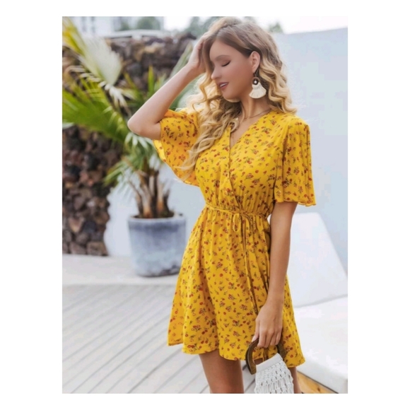 (NEW) Ditsy Floral Surplice Belted Dress - Picture 2 of 8